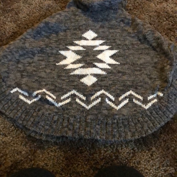 Cape - Picture 3 of 3